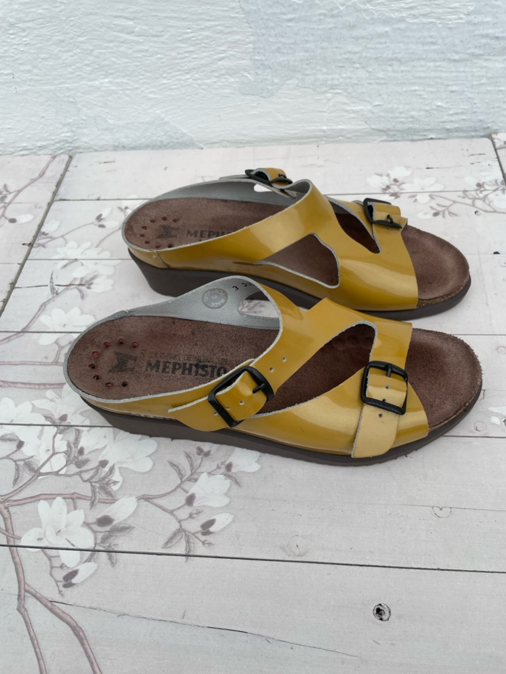 Mephisto Women's Glossy Yellow Slide Sandals